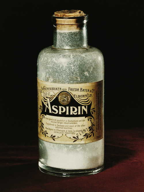 La aspirina solía ser suministrada en polvo a las farmacias, que envasaban el medicamento en porciones para los pacientes. (Foto: Bayer)