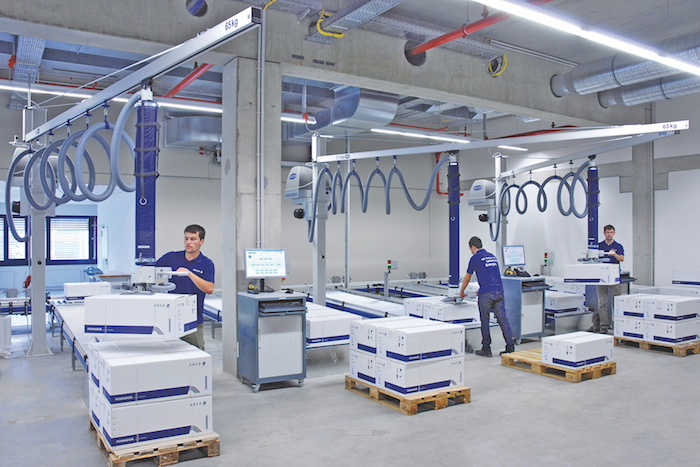 Wherever goods are moved quickly and in rapid succession – for incoming or outgoing goods stations, parcel distribution centres or airports – vacuum tube lifters take the strain off employees and ensure efficient materials flow. Photo: Schmalz