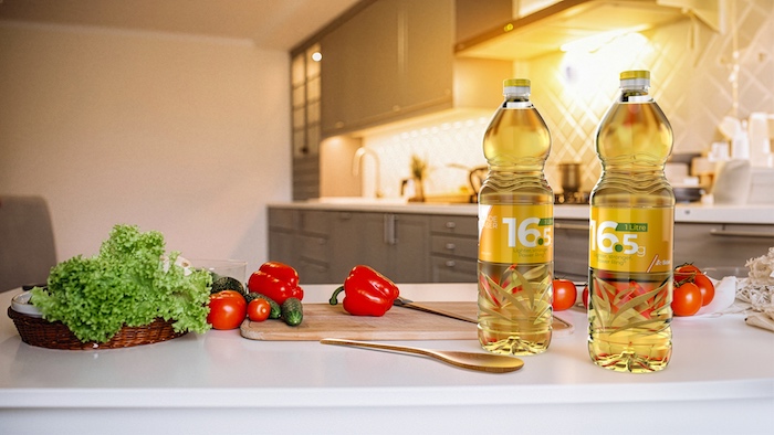 En Interpack, Sidel presenta su botella de PET por soplado con láser más ligera y más resistente.